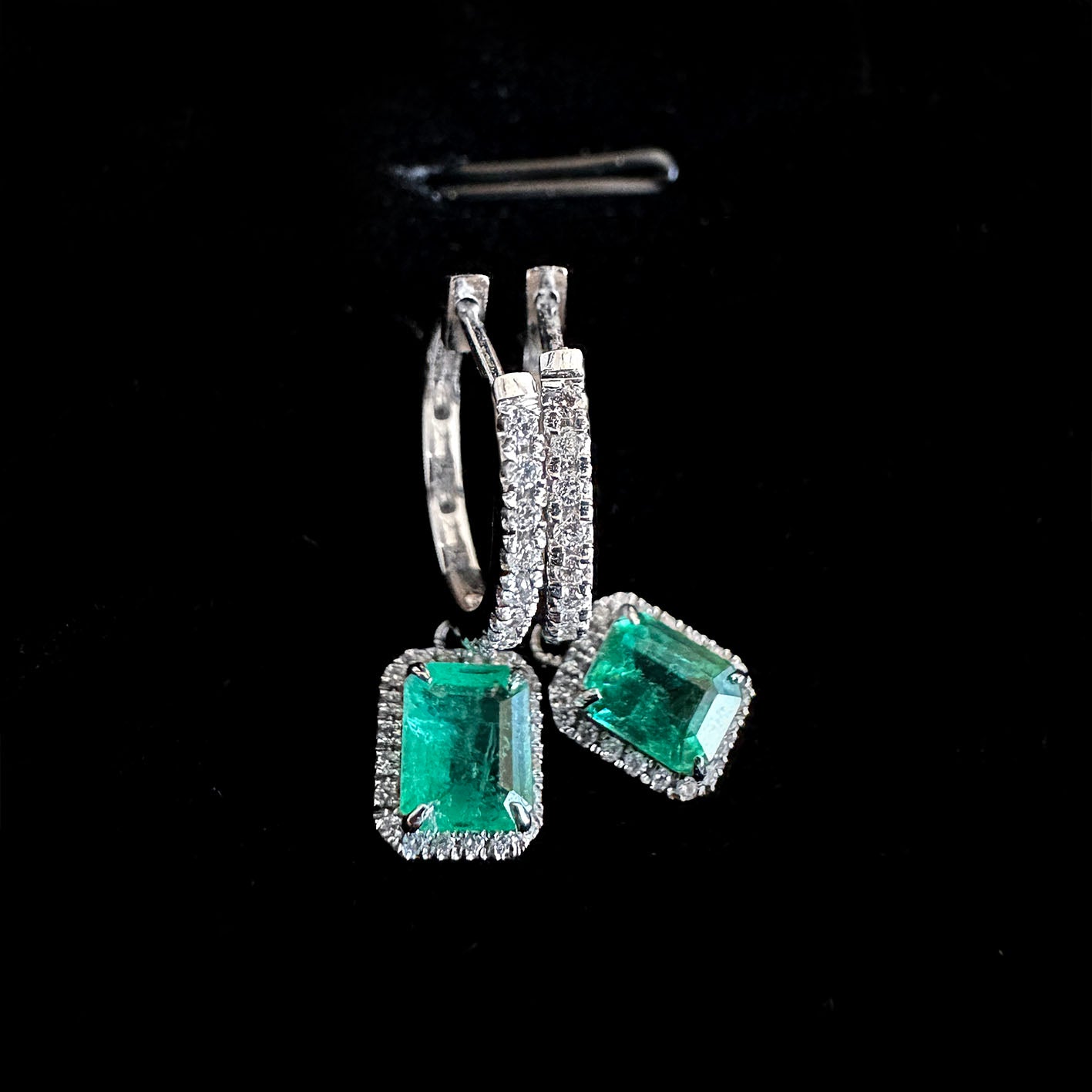 1.28ct emerld drop earrings with diamonds in 18k white gold