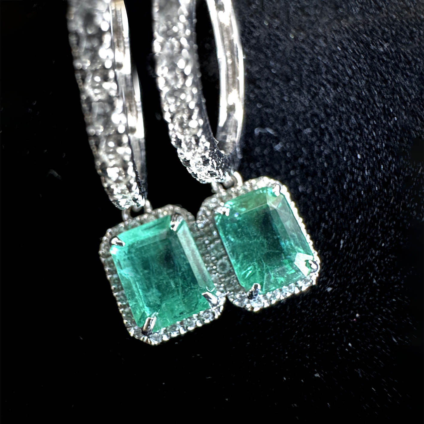 1.28ct emerld drop earrings with diamonds in 18k white gold zoom