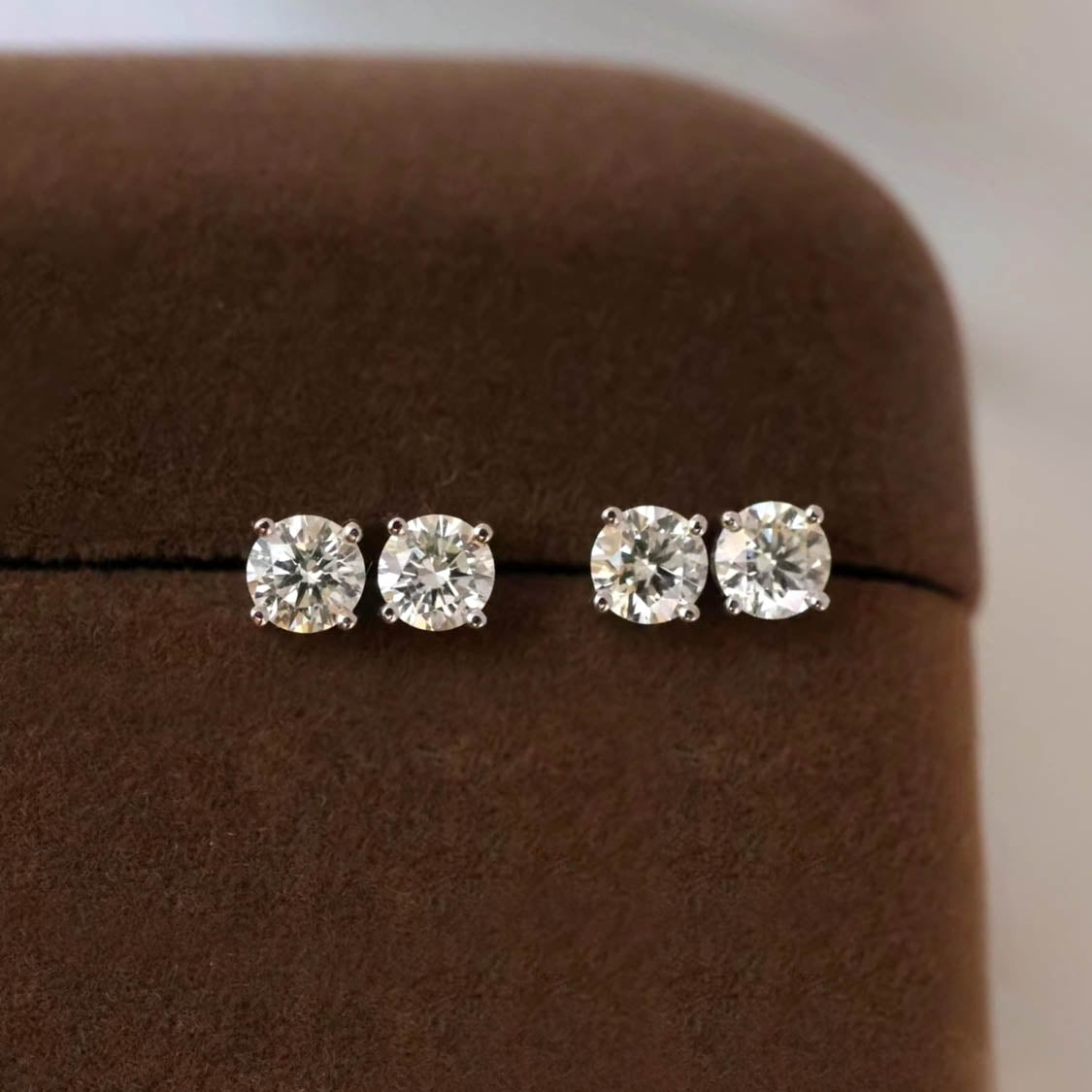0.2ct diamond stud earrings in 18k white gold