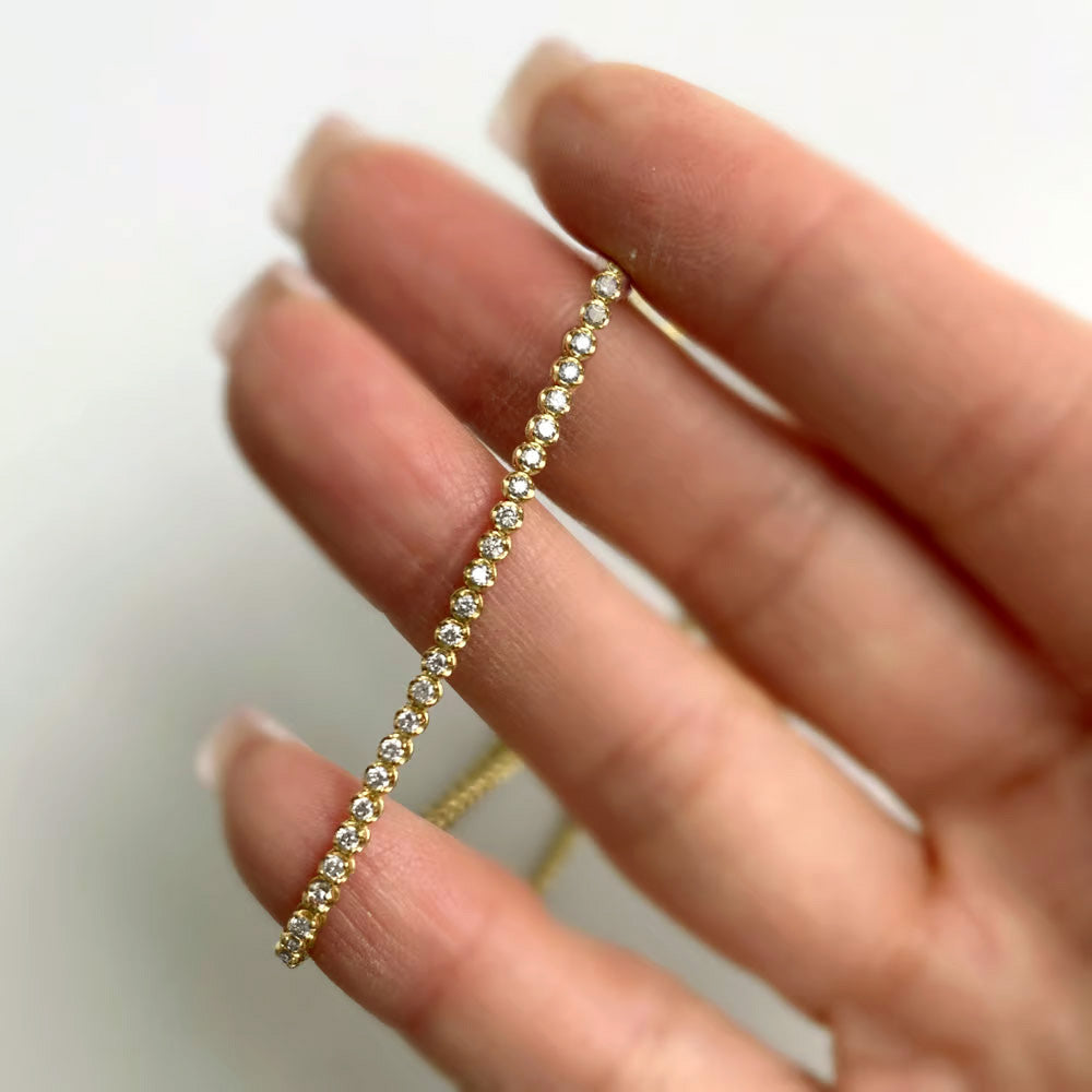 2.0ct diamond tennis necklace 18k gold on hand