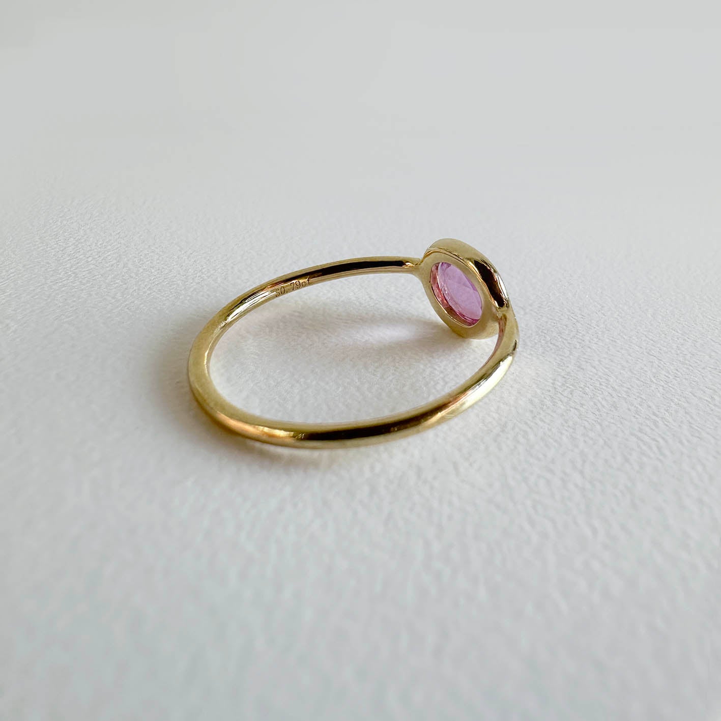 0.79ct pink sapphire ring in 18k gold back