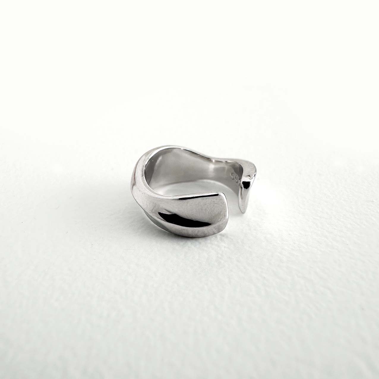 jullie wave cuff earring 18k white gold plated silver on table