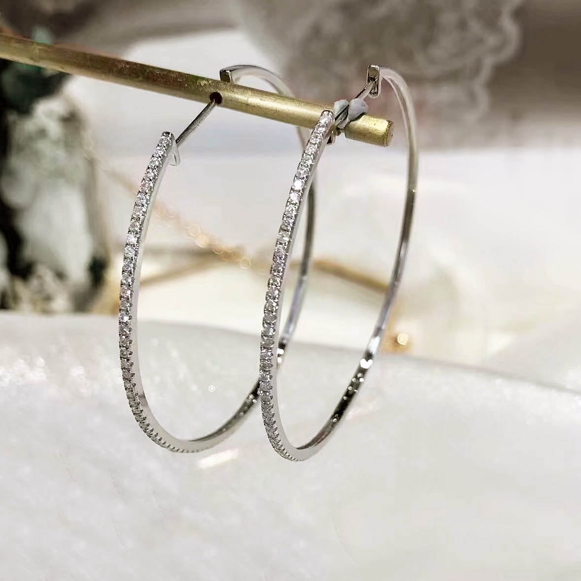 0.8ct diamond hoop earrings in 18k white gold