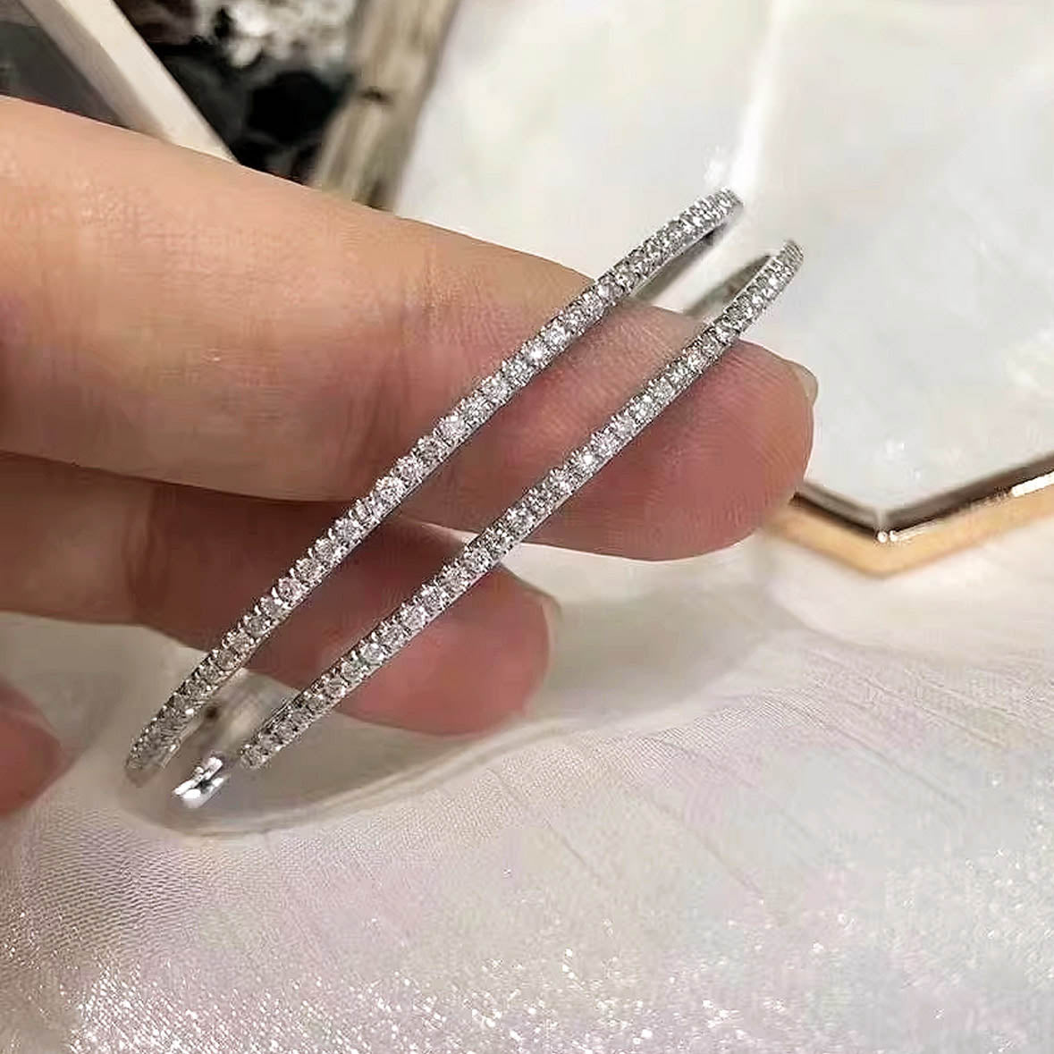 0.8ct diamond hoop earrings in 18k white gold