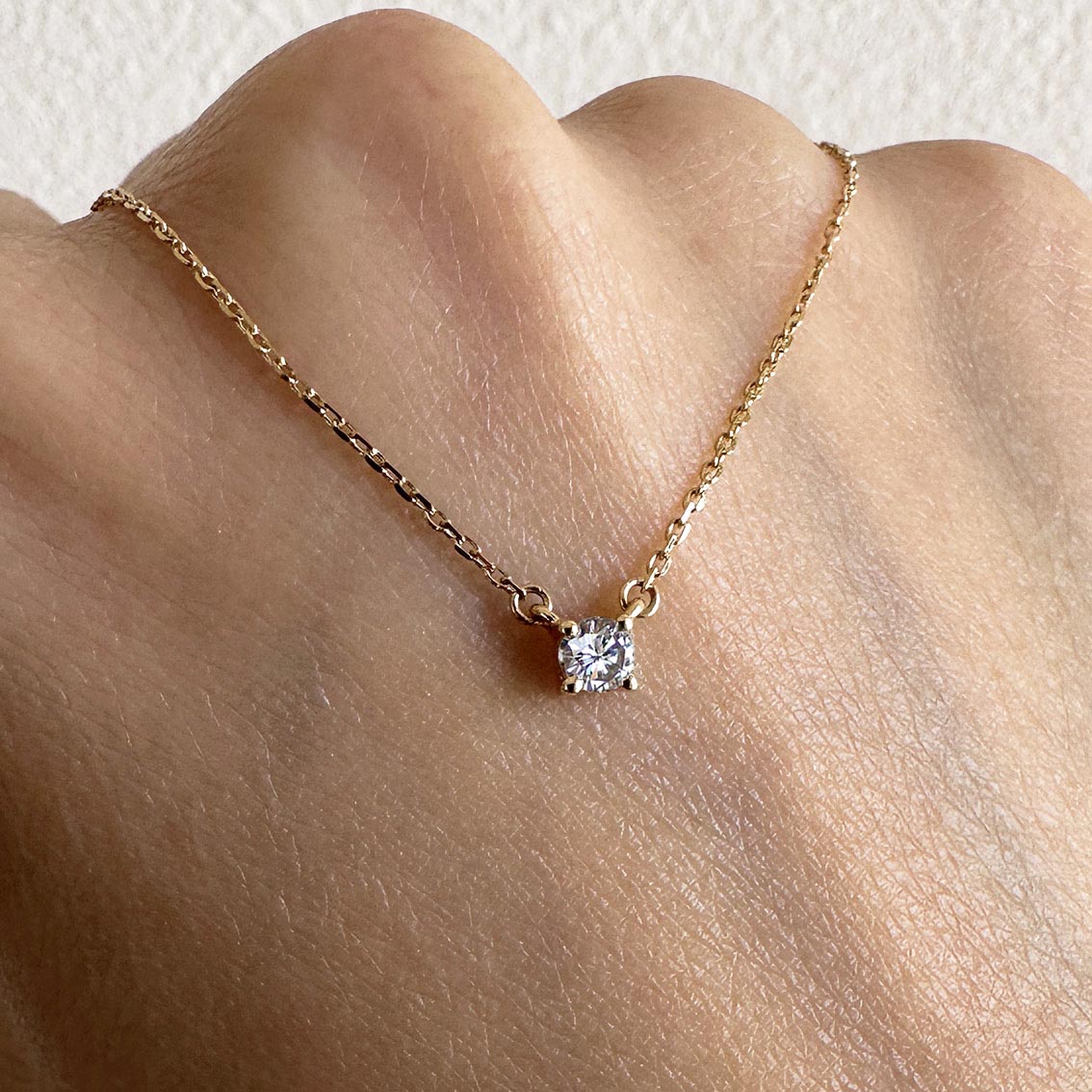 embrace 0.12ct diamond necklace in 18k gold