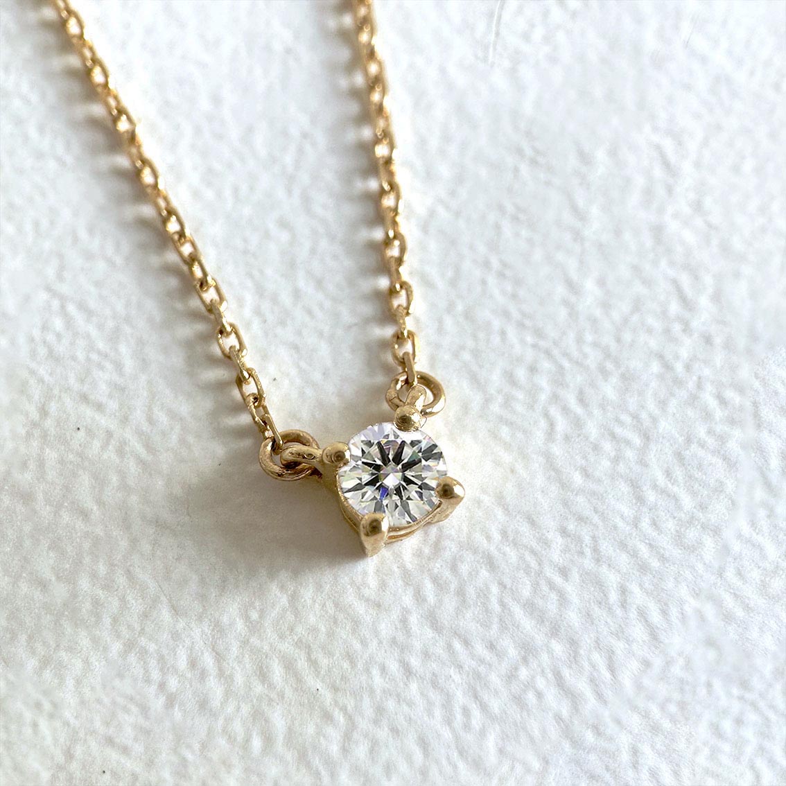 embrace 0.12ct diamond necklace in 18k gold