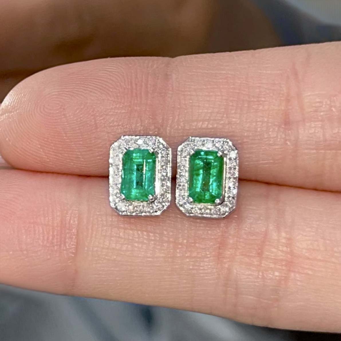 1.2ct emerlad diamond halo earrings in 18k white gold