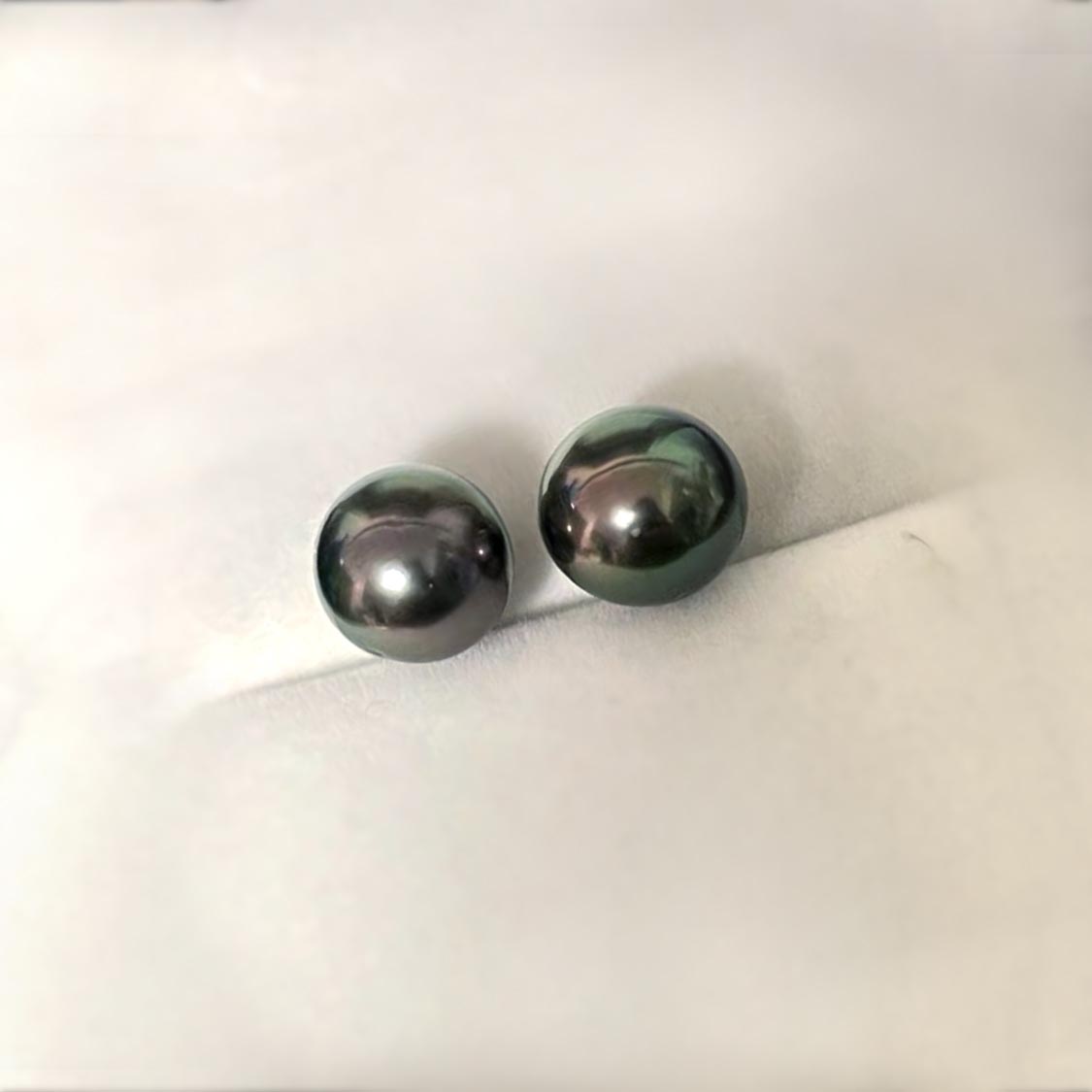 12mm green tahitian pearl earrings in 18k gold