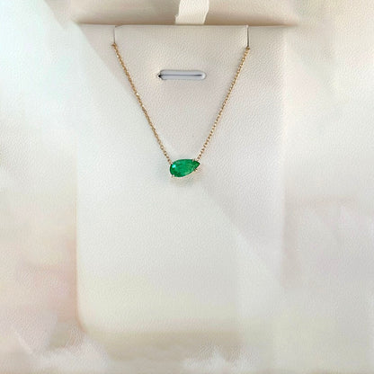 1ct pear cut emerald necklace in 18k gold