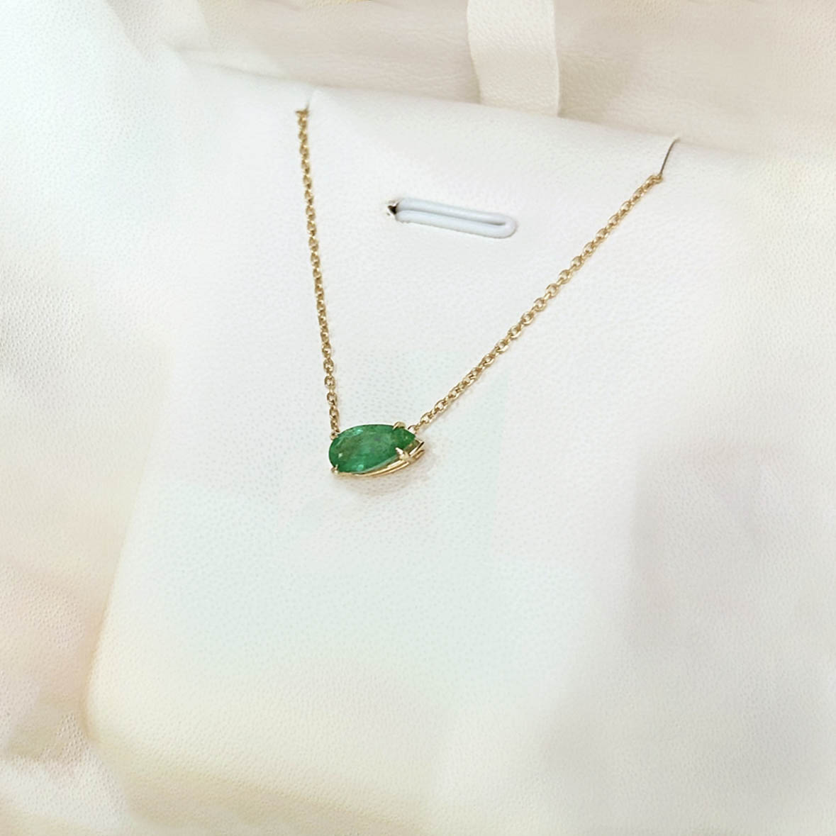 1ct pear cut emerald necklace in 18k gold side