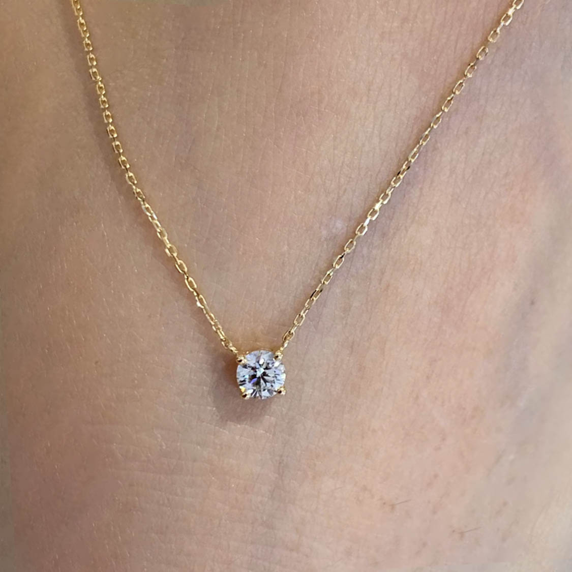 embrace 0.3ct diamond necklace in 18k gold