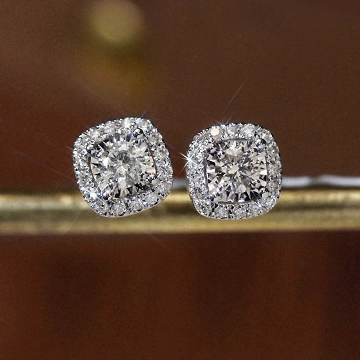 0.54ct cushion diamond halo earriings in 18k white gold