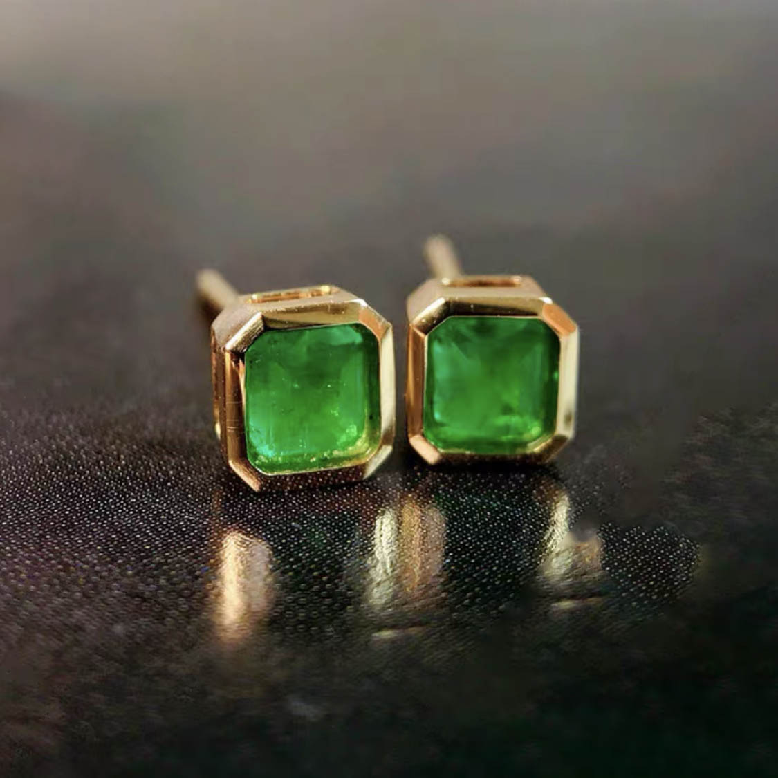 0.87ct bezel set asscher emerald earrings in 18k gold