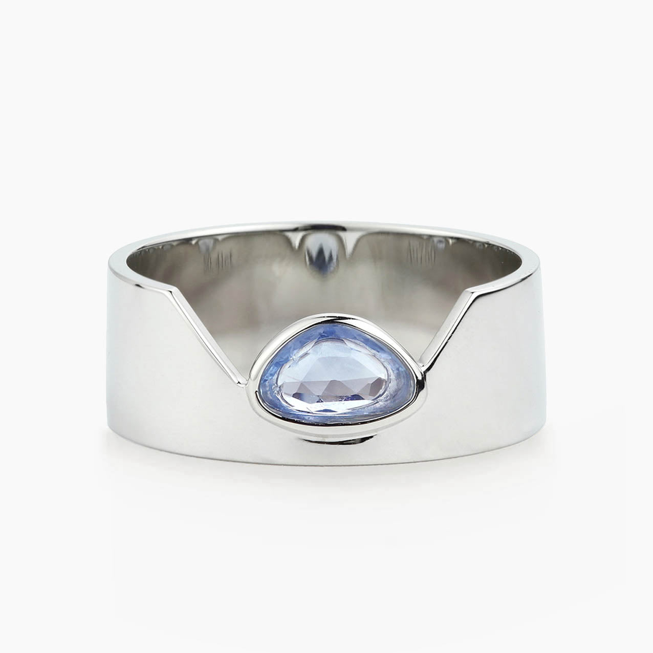 blue sapphire cigar ring 18k white gold