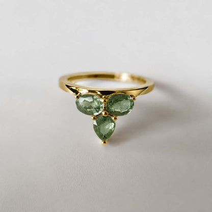 eden green sapphire ring in 18k gold front