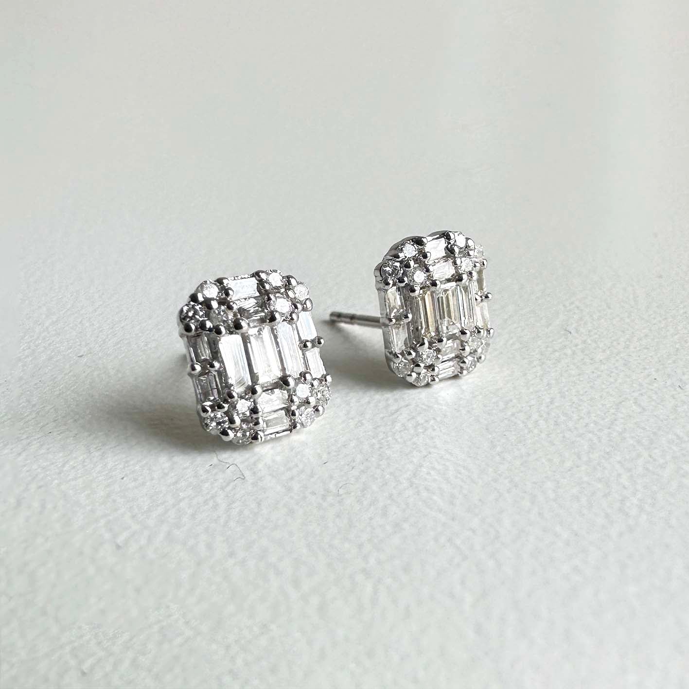 emerald shaped diamond earrings 18k white gold
