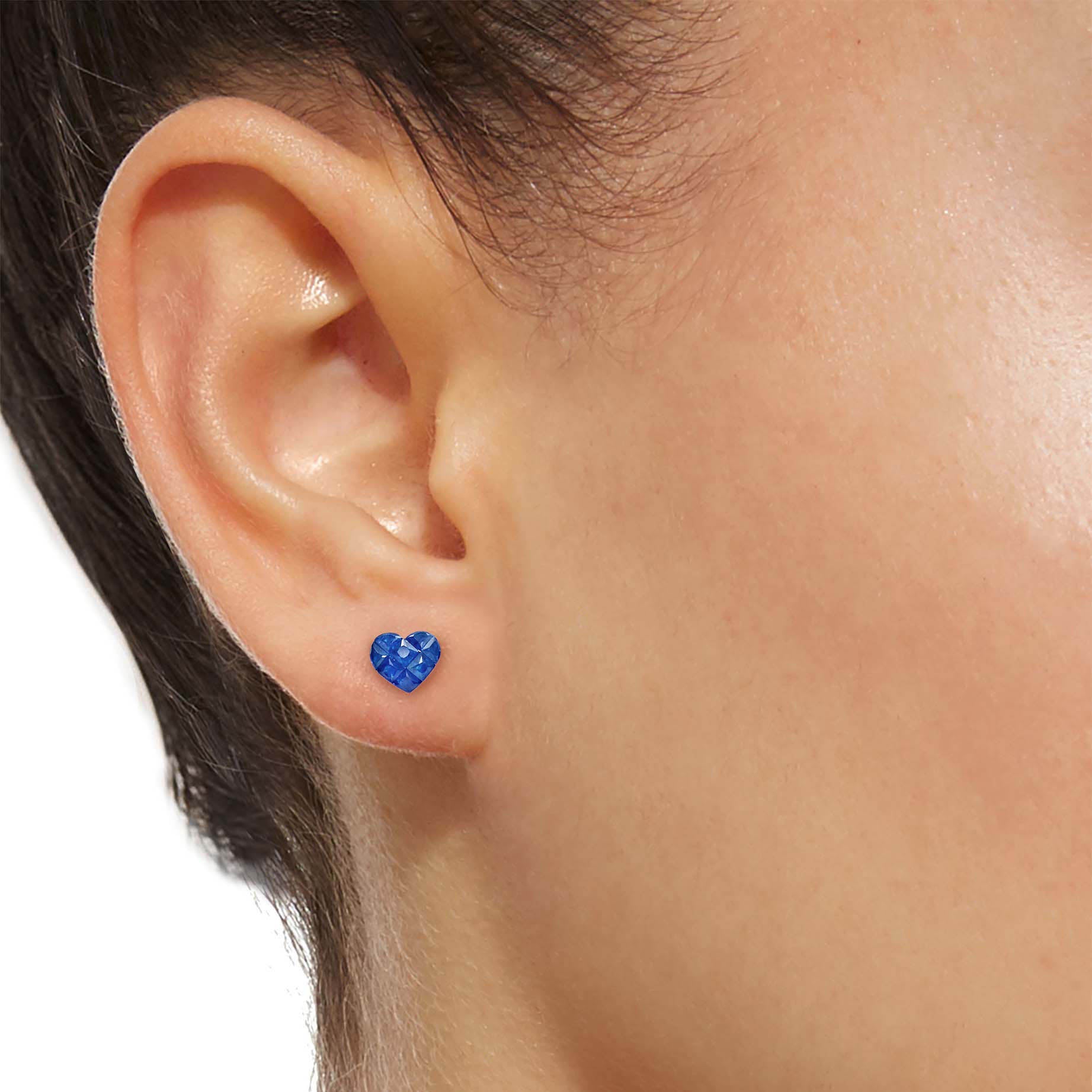 heart to have 1.0ct sapphire earring in 18k gold on model
