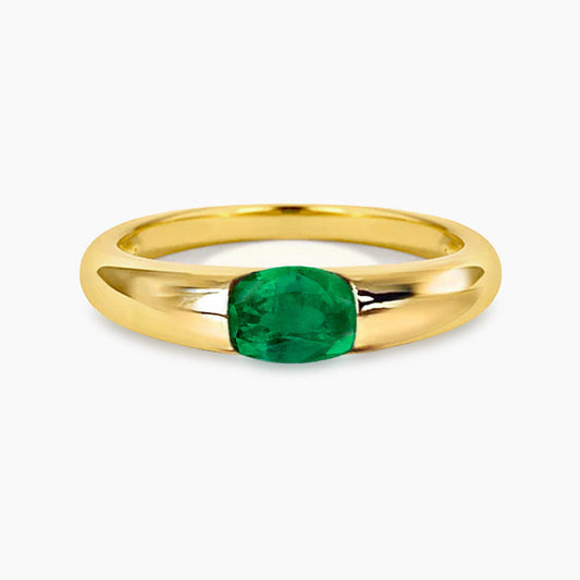 single tulip oval emerald ring in 18k gold