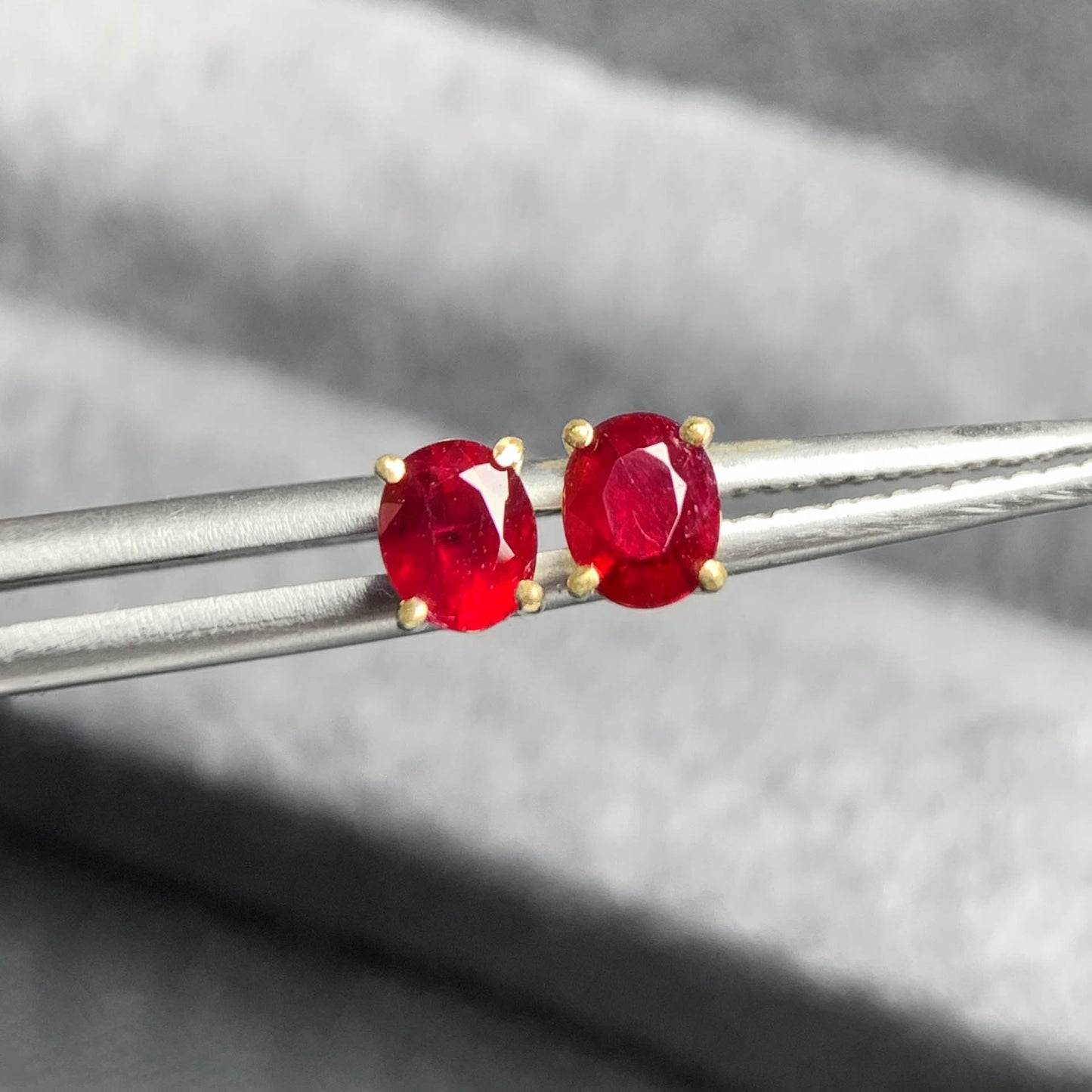 single tulip oval ruby earrings 18k gold
