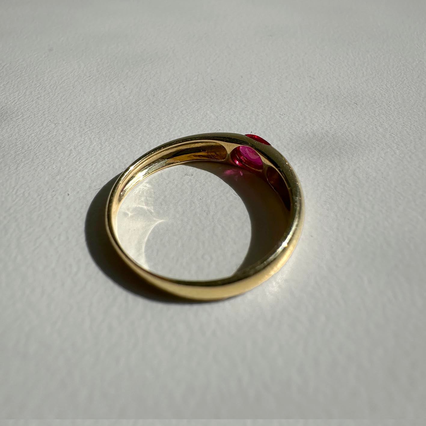 single tulip oval ruby ring in 18k gold back