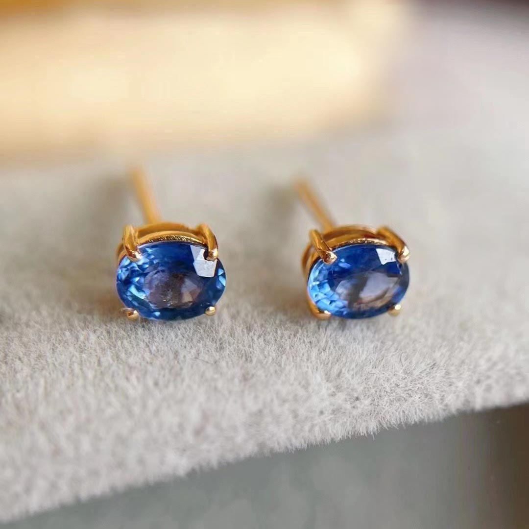 1.0ct oval sapphire earrings in 18k gold