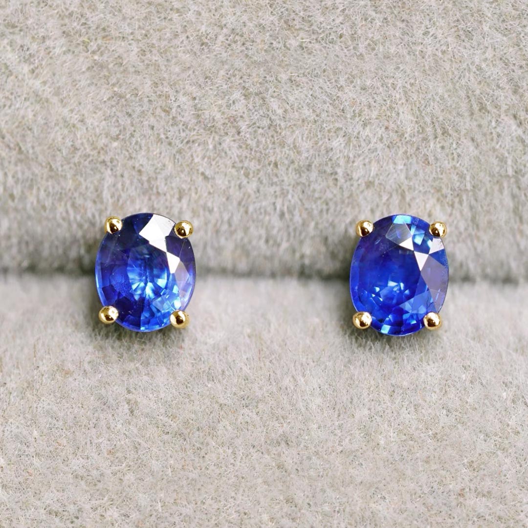 1.0ct oval sapphire earrings in 18k gold