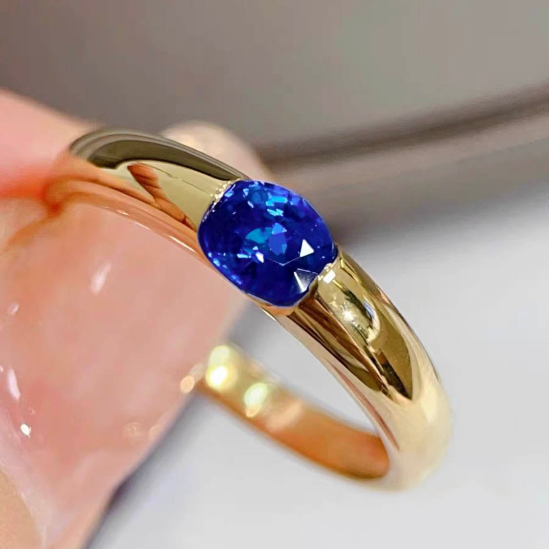 oval sapphire ring 18k gold