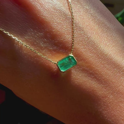 bezel set emerald necklace in 18k gold video