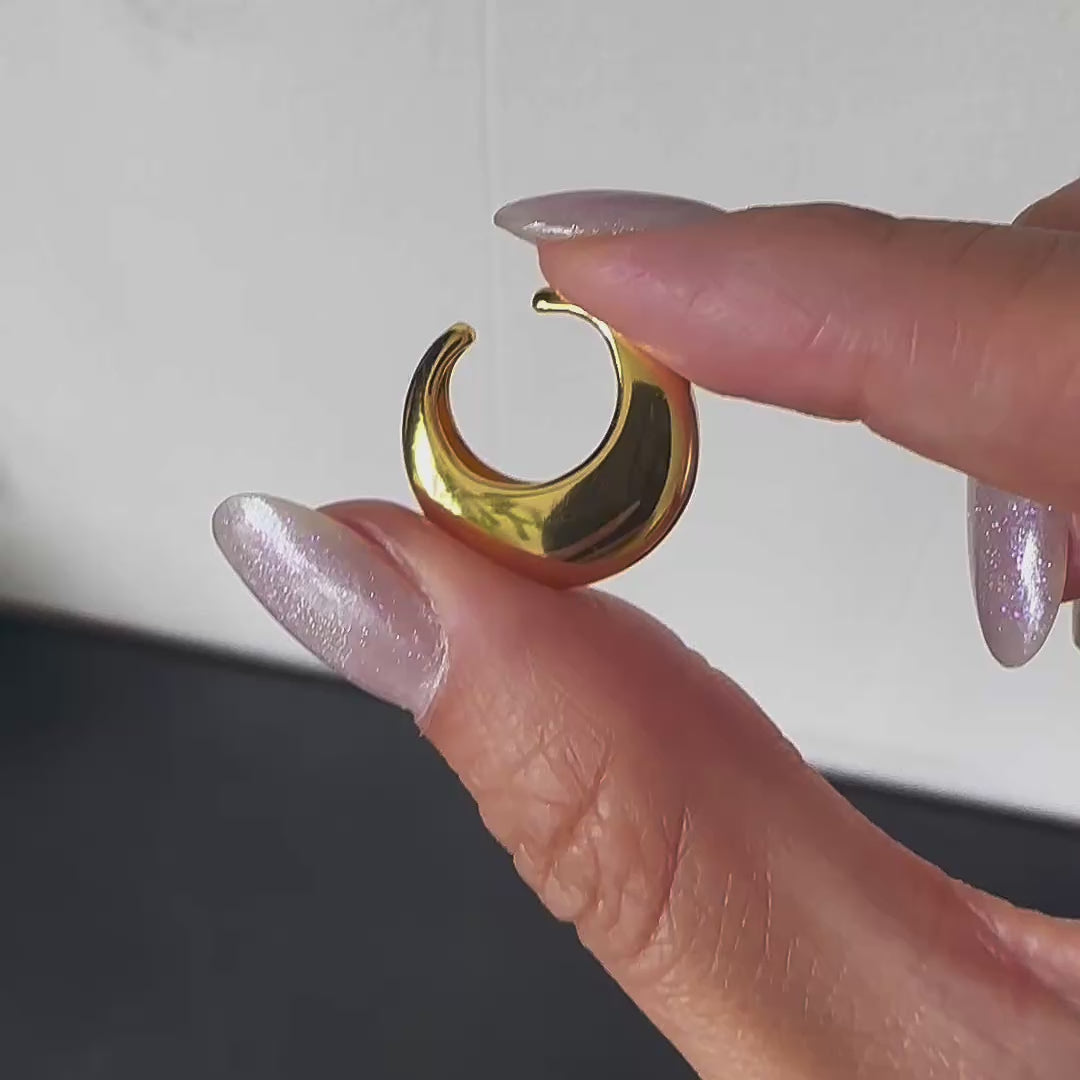 bold cuff earring in 18K gold plated silver video