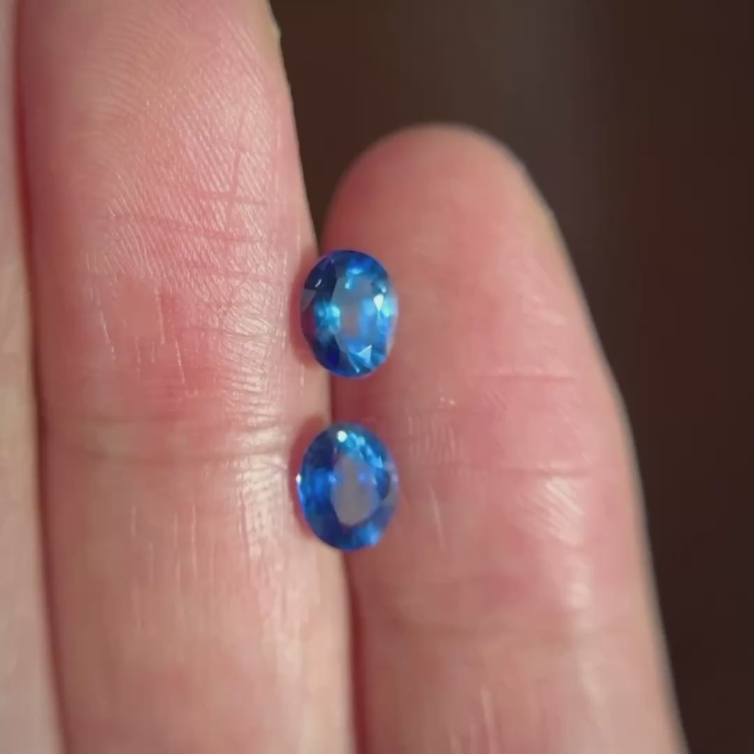 1.0ct oval sapphire earrings in 18k gold video