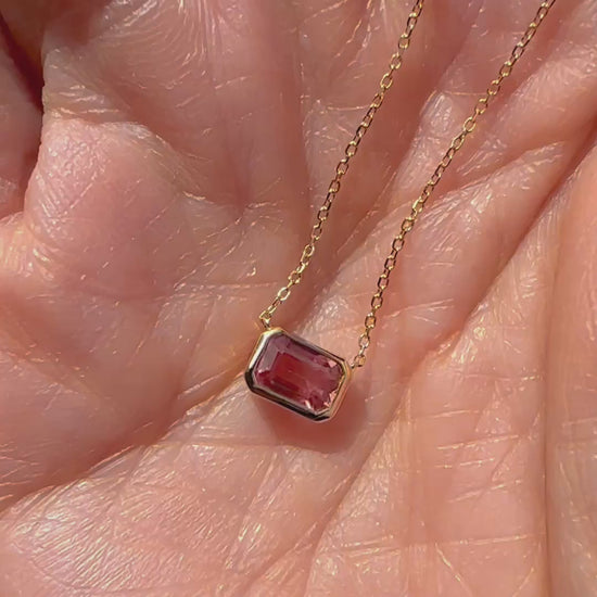 love-more-bezel-set-padparadscha-sapphire-necklace-18k-gold-video