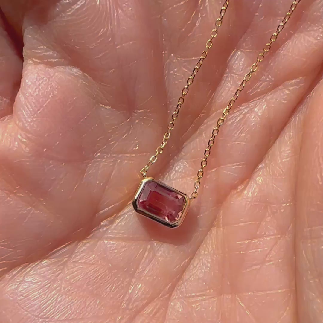 love-more-bezel-set-padparadscha-sapphire-necklace-18k-gold-video