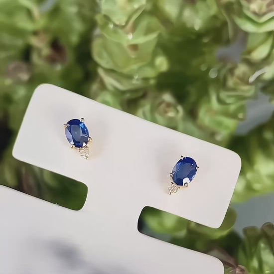 single tulip sapphire diamond earrings 18k white gold video