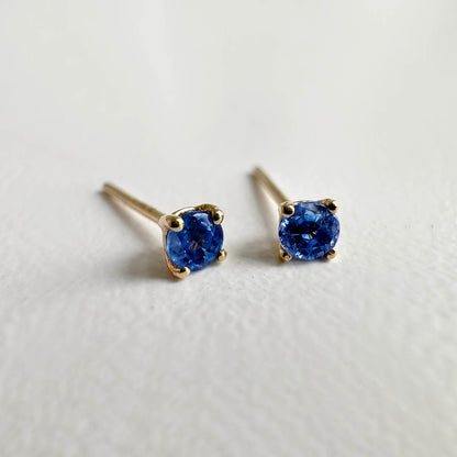 single tulip blue sapphire earrings 18k gold