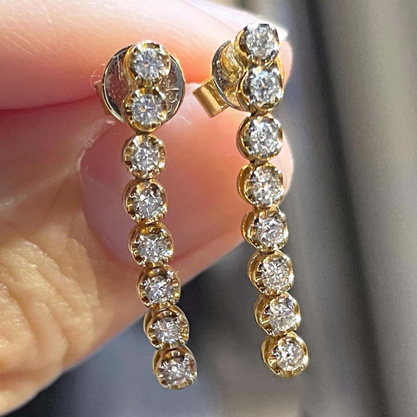 tennis earrings 18k gold diamonds 0.5ct on ear