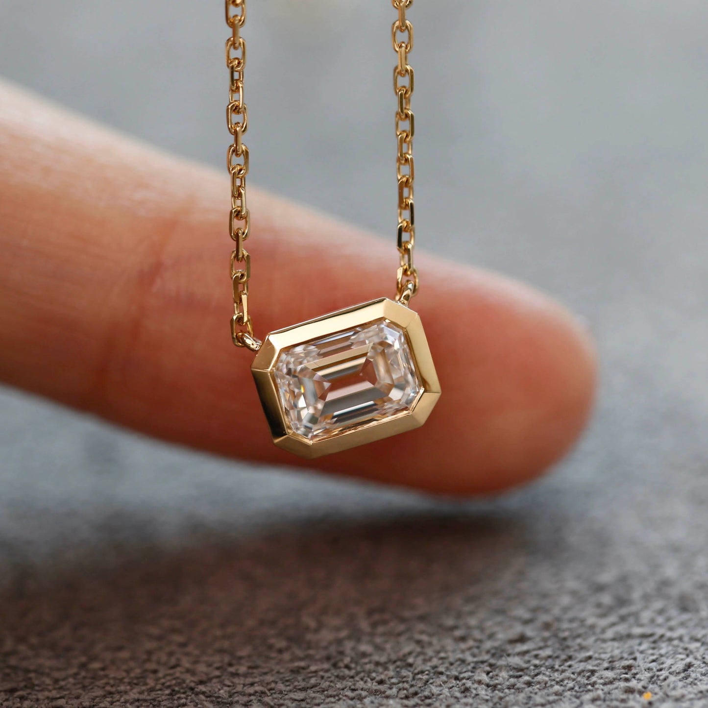 tiede 1ct emerald cut diamond bezel necklace 18k gold