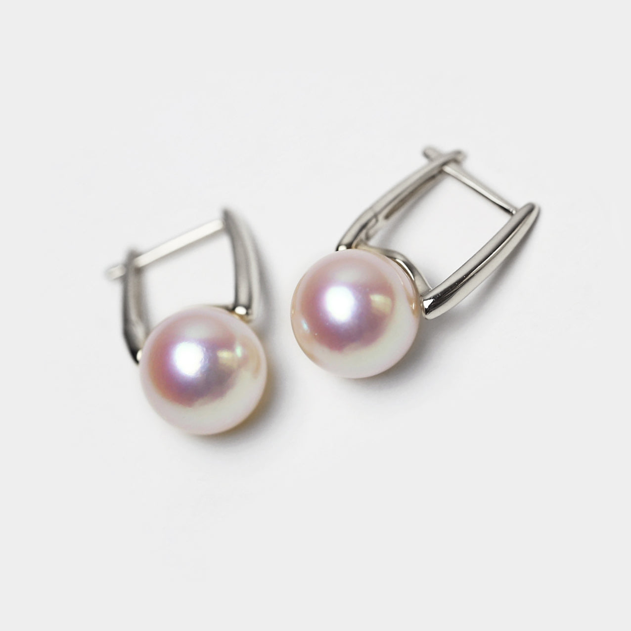 [New] 18-karat White Gold and Round Japanese Akoya Cultured Pearl Hoop top Earrings