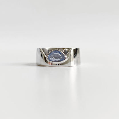 blue sapphire cigar ring 18k white gold