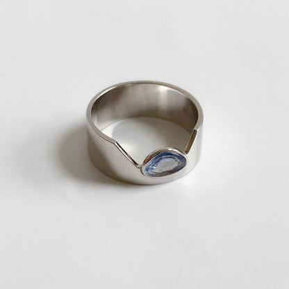 blue sapphire cigar ring 18k white gold