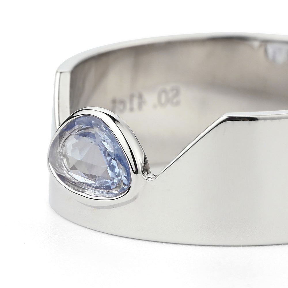 blue sapphire cigar ring 18k white gold