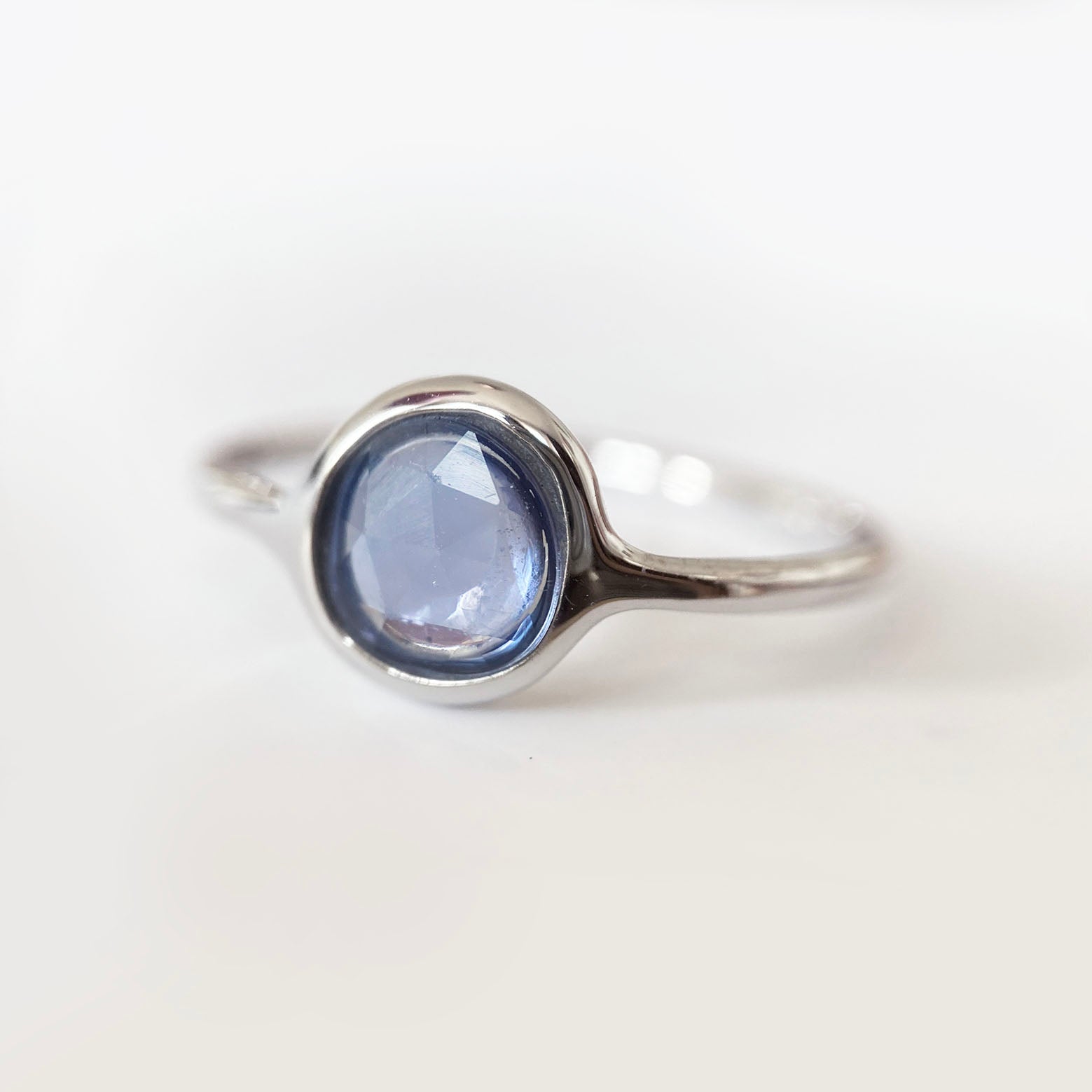 0.56ct blue sapphire ring in 18k white gold