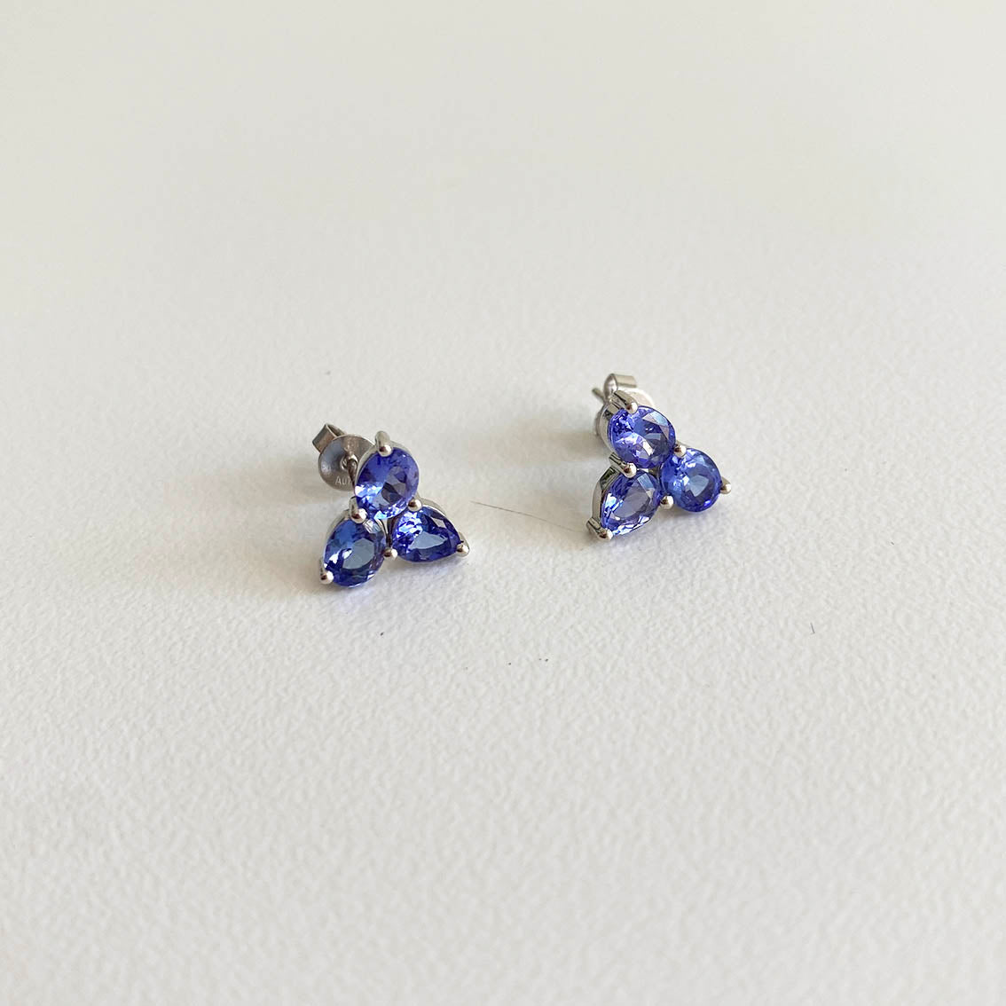 tanzanite 2ct earrings 18k white gold