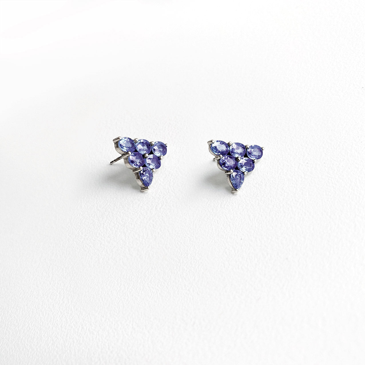 tanzanite 42ct earrings 18k white gold