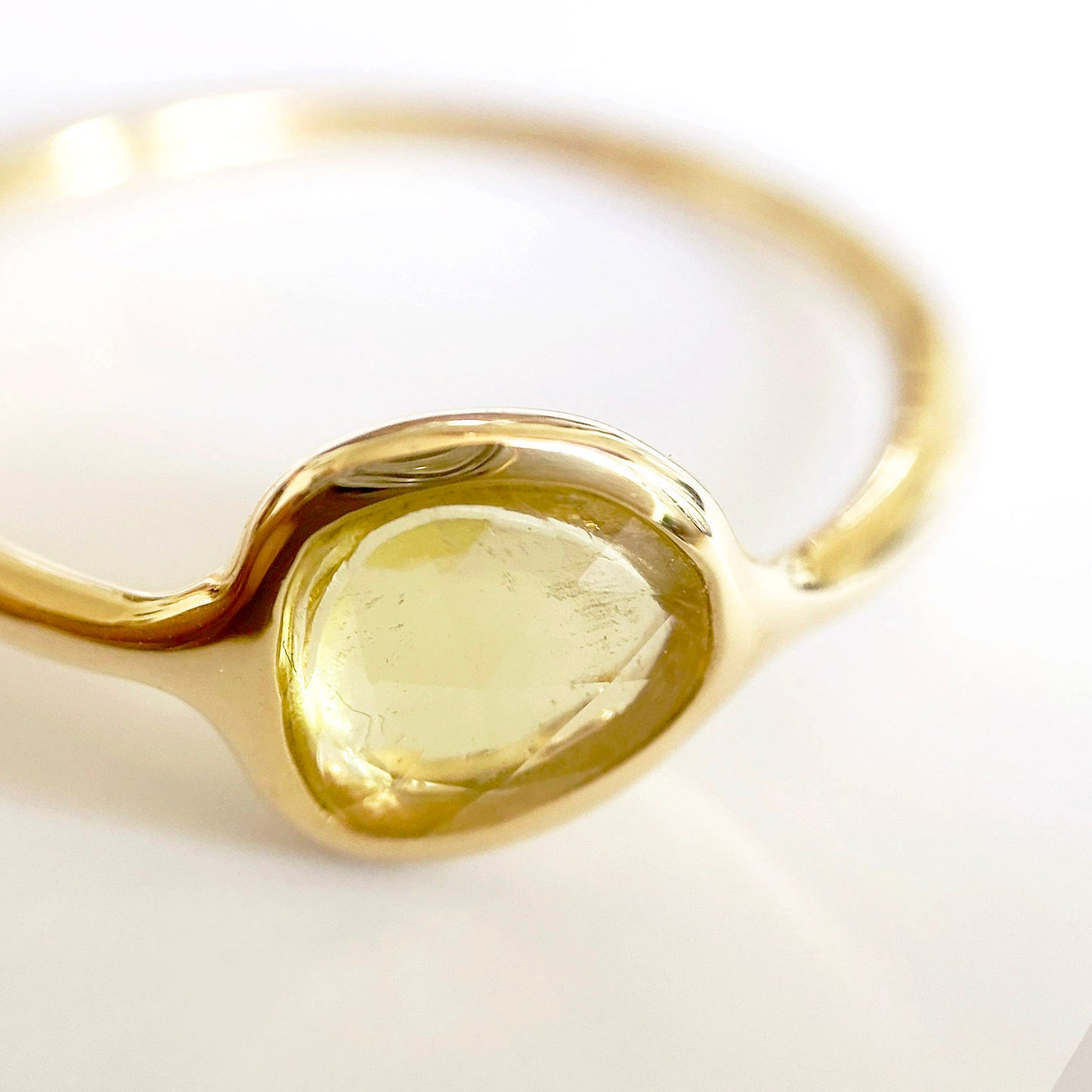 lemon yellow sapphire ring 18k gold